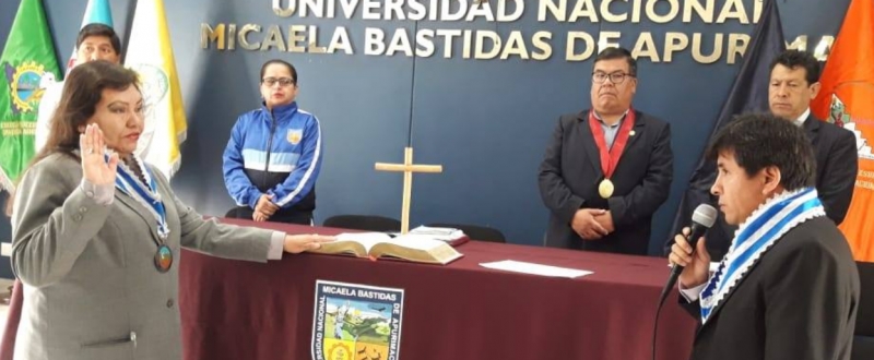 Dra. Iris Eufemia Paredes Gonzáles juramentó como rectora de la UNAMBA