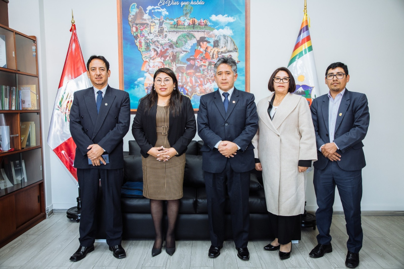 Rector de la UNAMBA coordina temas orientados a educación universitaria con congresista Elizabeth Taipe