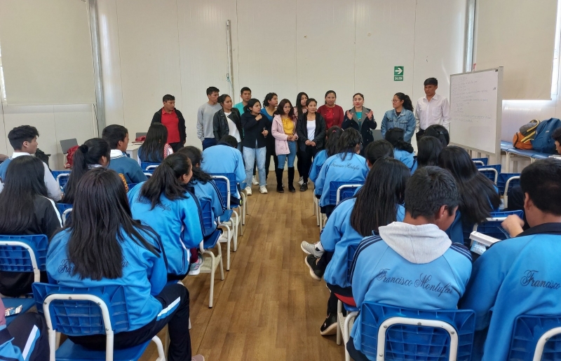 Escolares del distrito de Cachora reciben charlas de orientación vocacional de estudiantes de Ciencia Política y Gobernabilidad de la UNAMBA