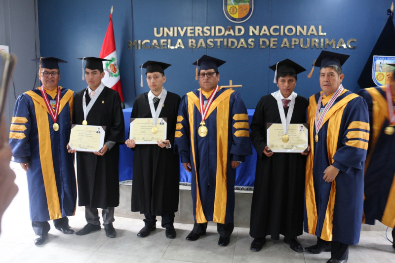 UNAMBA vivió momentos de algarabía en la ceremonia de grados y títulos