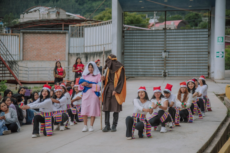 Estudiantes de Educación Inicial participan en festival de villancicos navideños