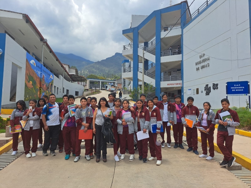 Estudiantes del colegio Ricardo Palma de Pacobamba visitan la UNAMBA