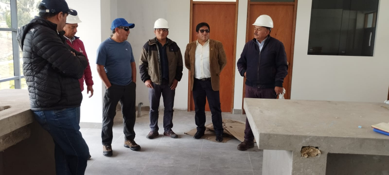 Rector de la UNAMBA supervisa avance de obras en las filiales de Haquira y Tambobamba