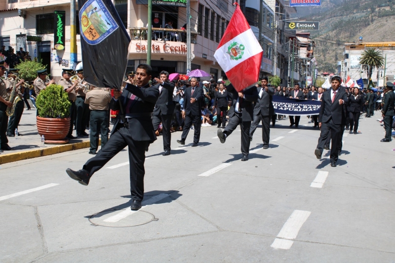 UNAMBA participa en desfile cívico por el 148° aniversario de Abancay