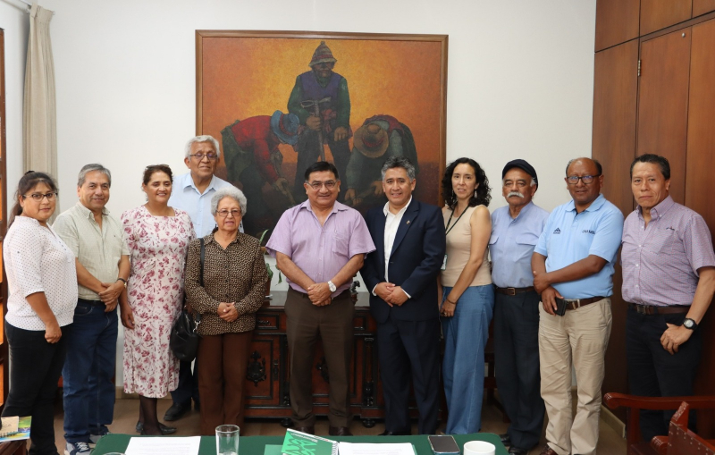 Rector de la UNAMBA visita a Dr. Américo Guevara Pérez, rector de la UNALM