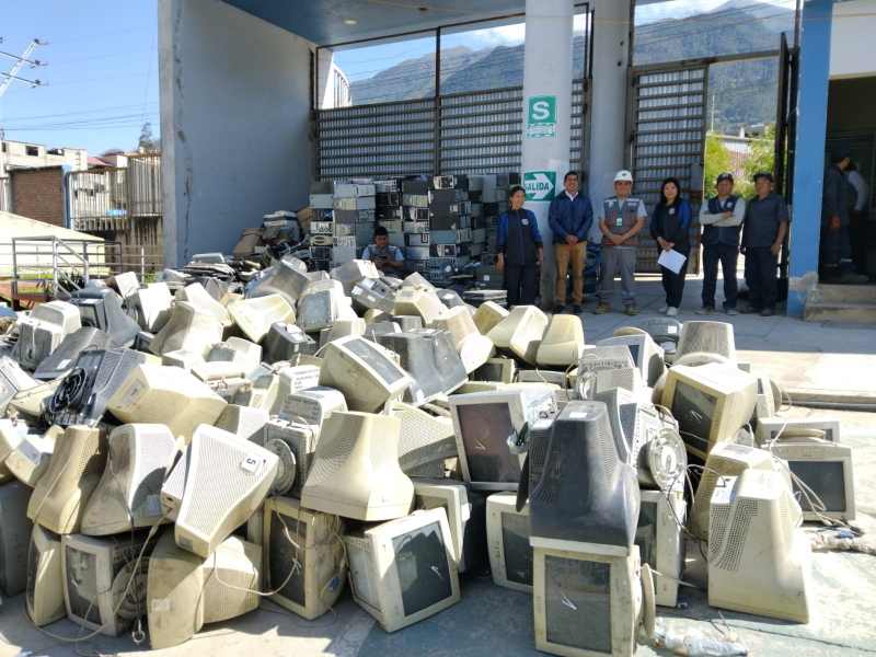 UNAMBA dona bienes patrimoniales inoperativos por causal de Residuos de Aparatos Eléctricos y Electrónicos (RAEE)