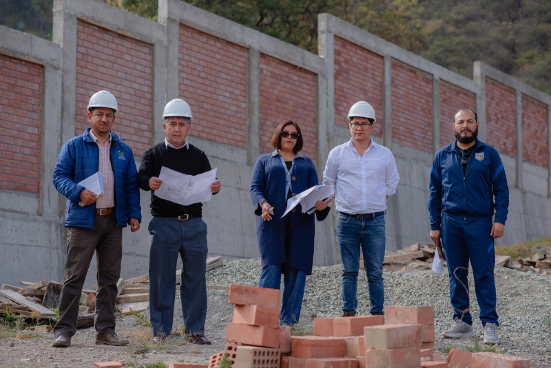 Rector de la UNAMBA inspecciona estado situacional de la construcción del Cerco Perimétrico de la sede académica de Colcaque en Tamburco