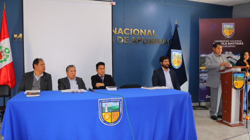 Nutrida asistencia de estudiantes en mesa redonda &quot;La trascendencia histórica de Micaela Bastidas Puyuchua&quot;