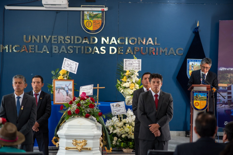 UNAMBA rinde homenaje póstumo a servidor administrativo