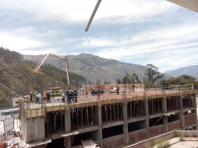 Se realizó el techado del tercer nivel de la obra del Pabellón de Ingeniería Informática y Sistemas