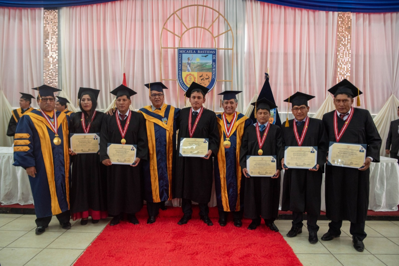 Felicidades a los nuevos graduados y titulados de la UNAMBA