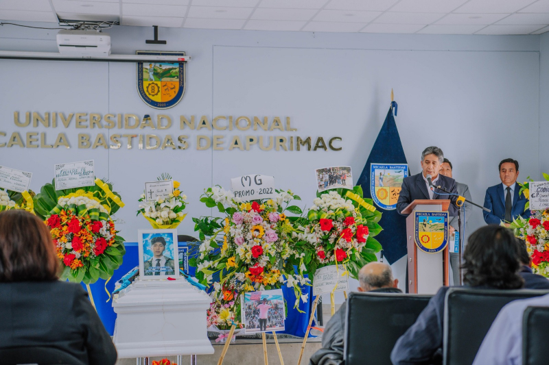 UNAMBA rinde homenaje póstumo a estudiante cruelmente asesinado