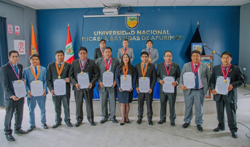 UNAMBA reconoce a sus nuevos docentes nombrados ganadores de concurso