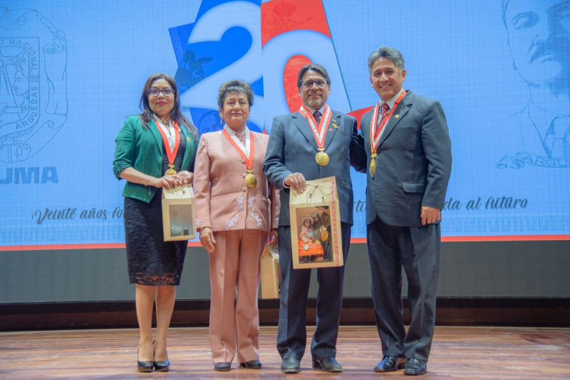 Rector de la UNAMBA participa en sesión solemne por el 20 ° aniversario de la UNAJMA