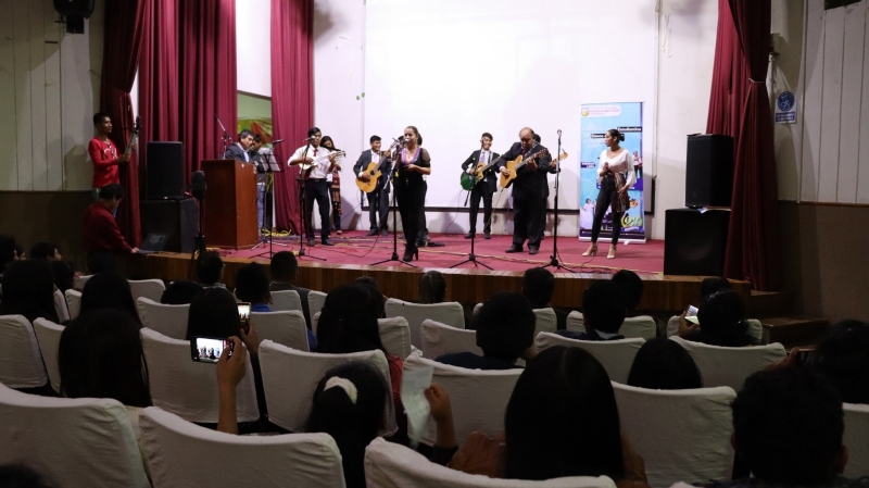 La Estudiantina y el Elenco de Danzas de la UNAMBA ofrecieron concierto de gala por el 23° aniversario