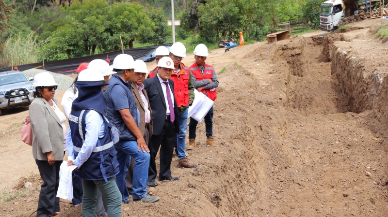 Autoridades universitarias supervisan construcción del cerco perimétrico de la sede académica de Colcaque - Tamburco